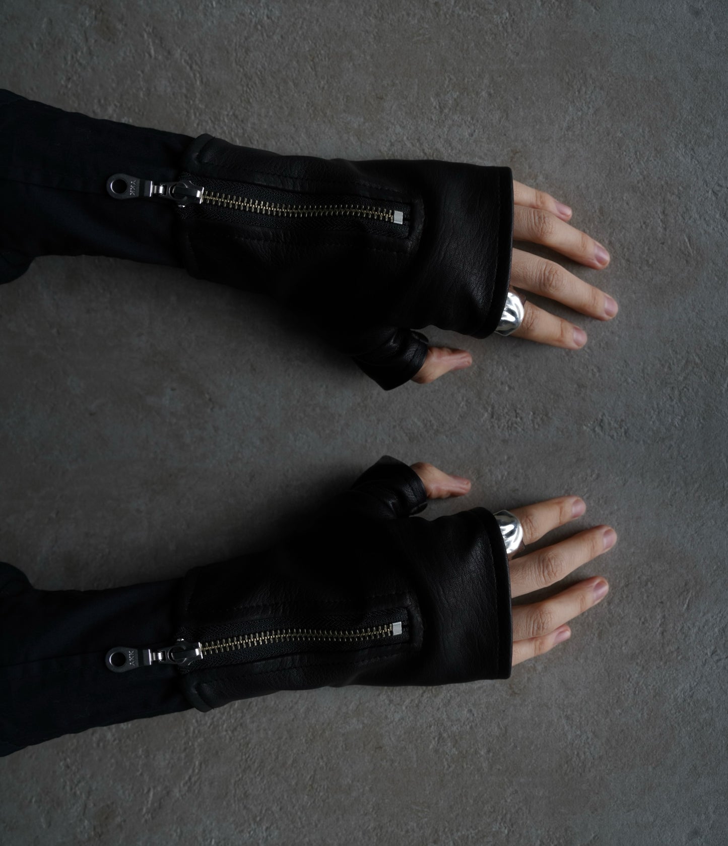 Fingerless Leather Zip Gloves